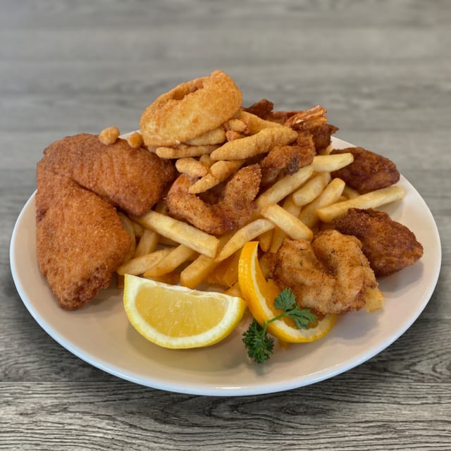 Fried Seafood Combo Platter.